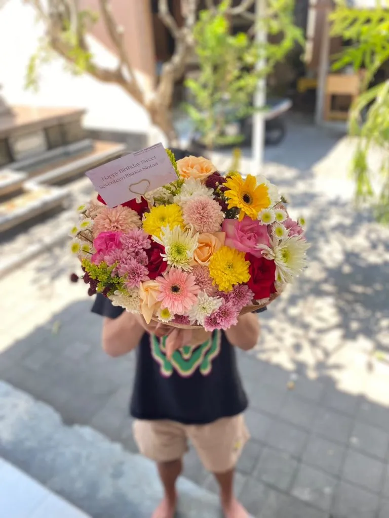 bouquet fresh flowers thumbelina